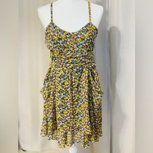 New Willow and Clay Dress. Beautiful flowing floral fabric w/ zip closure Size L